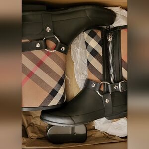 Burberry boots
